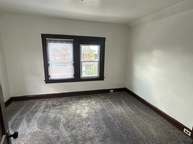 521 Maple St — Photo 2