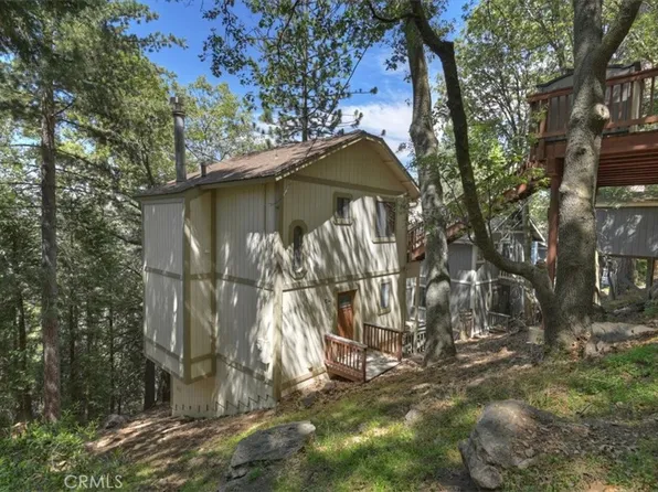 955 Coulter Pine Rd, Crestline, CA 92325