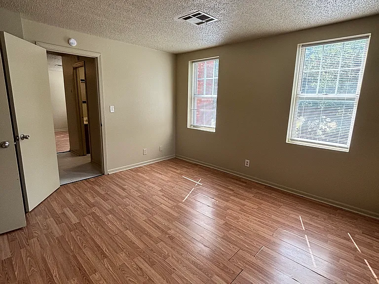 215 W Fairview St #303 — Photo 8