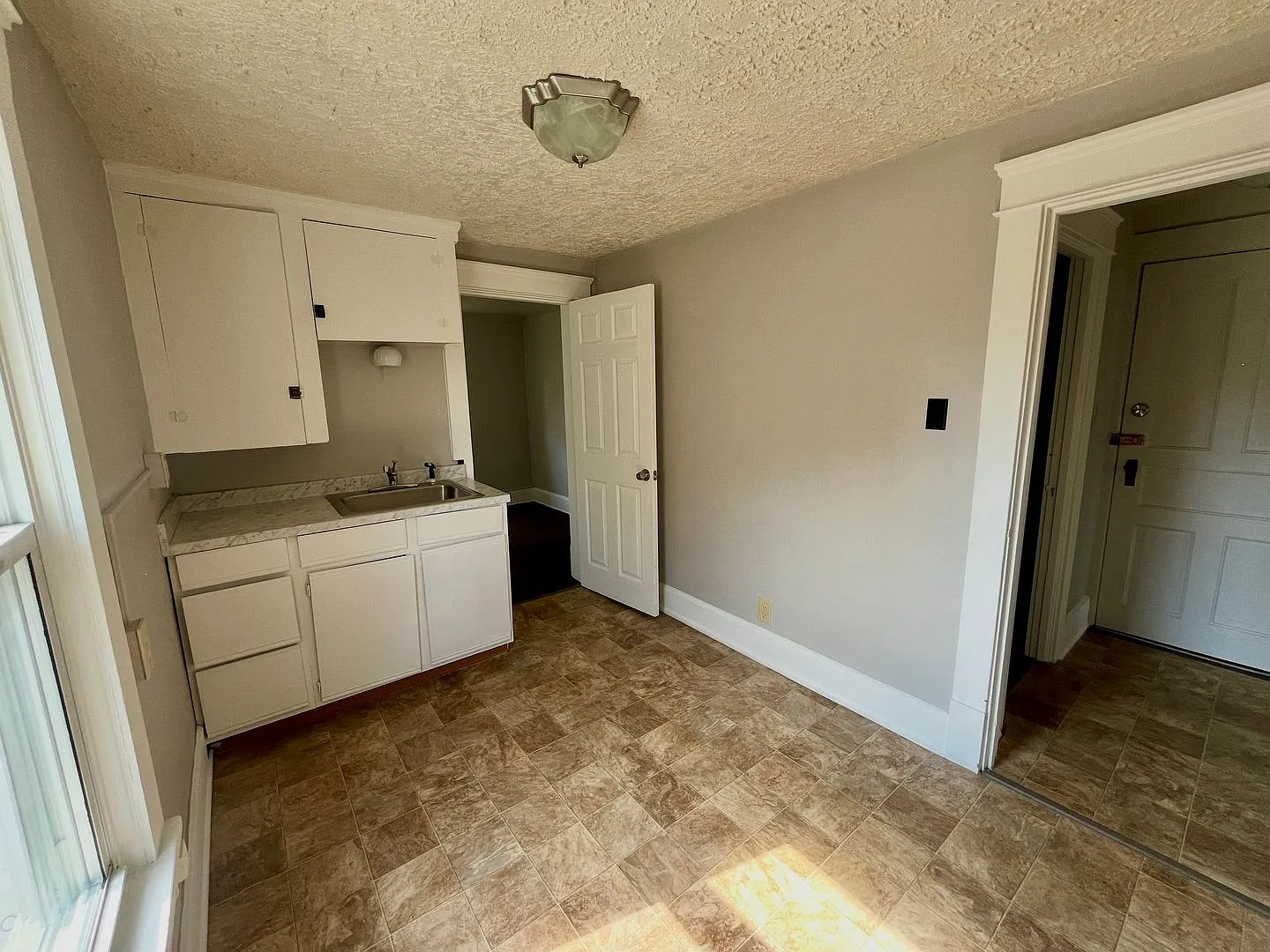 427 Smith Ave NW — Photo 3
