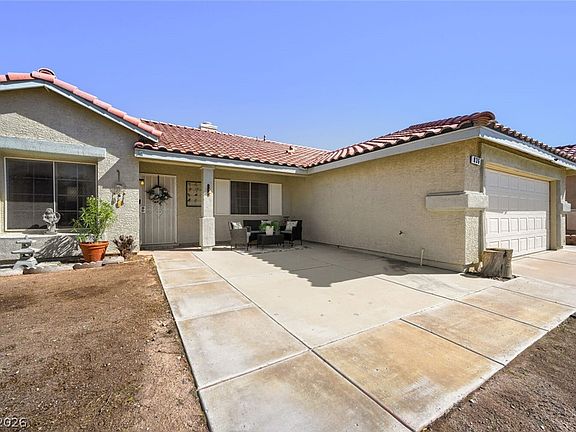 3rd image of 836 Grape Vine Ave