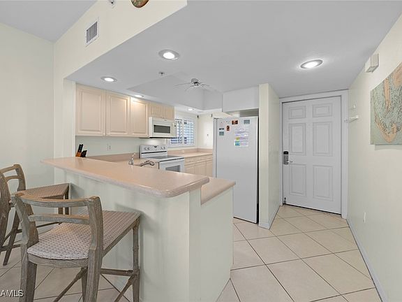 5th image of 255 Periwinkle Way #5B