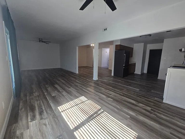 1012 Michelle Ct — Photo 3