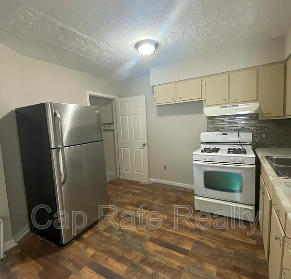 1226 Parkview Dr — Photo 13