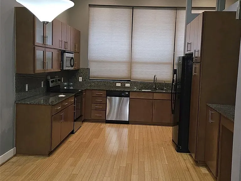 2301 Camden Dr #B — Photo 11