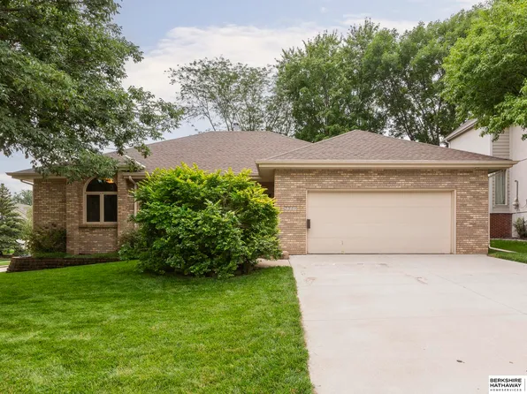 2304 Nelsons Creek Dr, Omaha, NE 68116