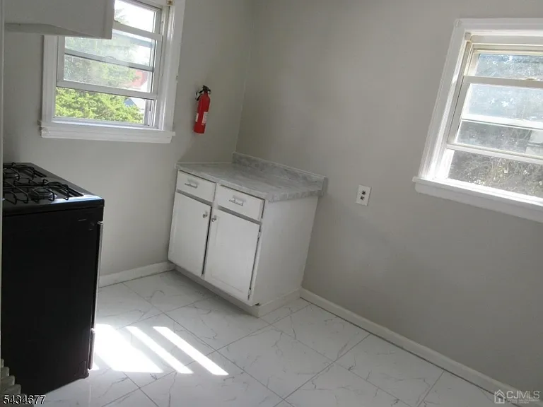 815 2nd St #815B — Photo 4