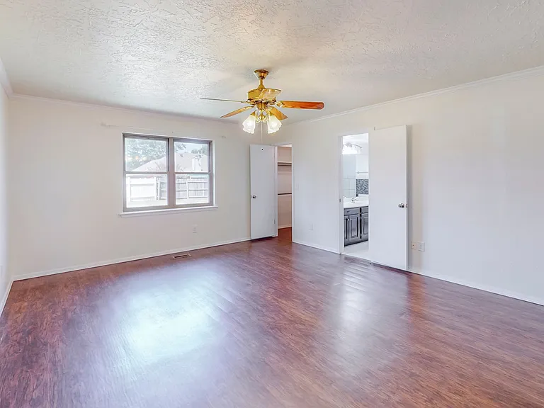 4004 S Maple Ave — Photo 13
