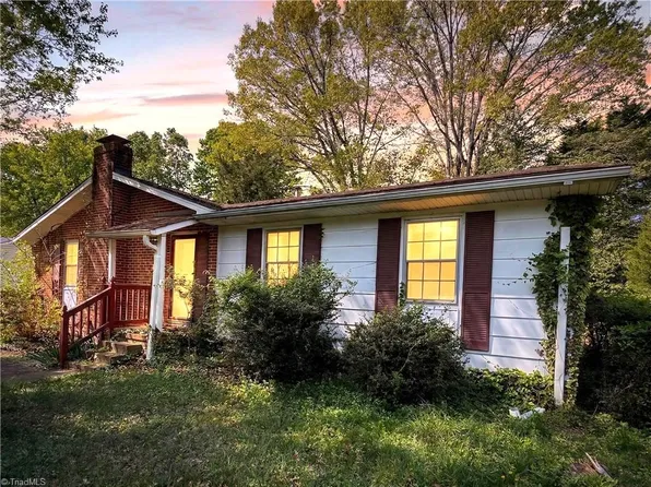5401 Bayberry Ln, Greensboro, NC 27455