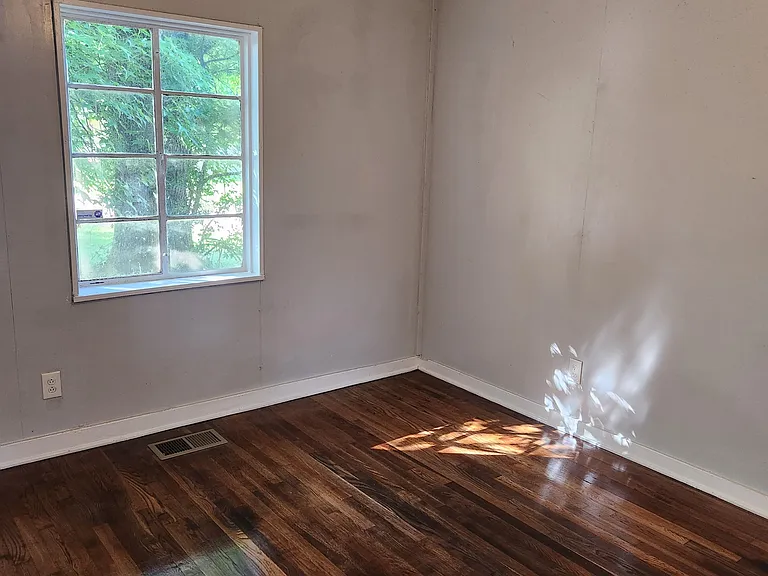 5440 Grafton St — Photo 2