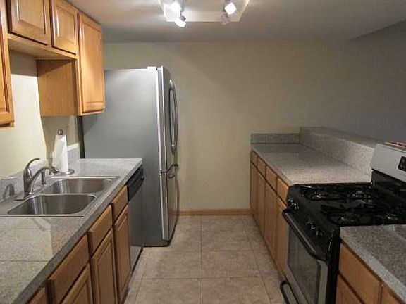 3rd image of 3523 Greystone Dr APT 104