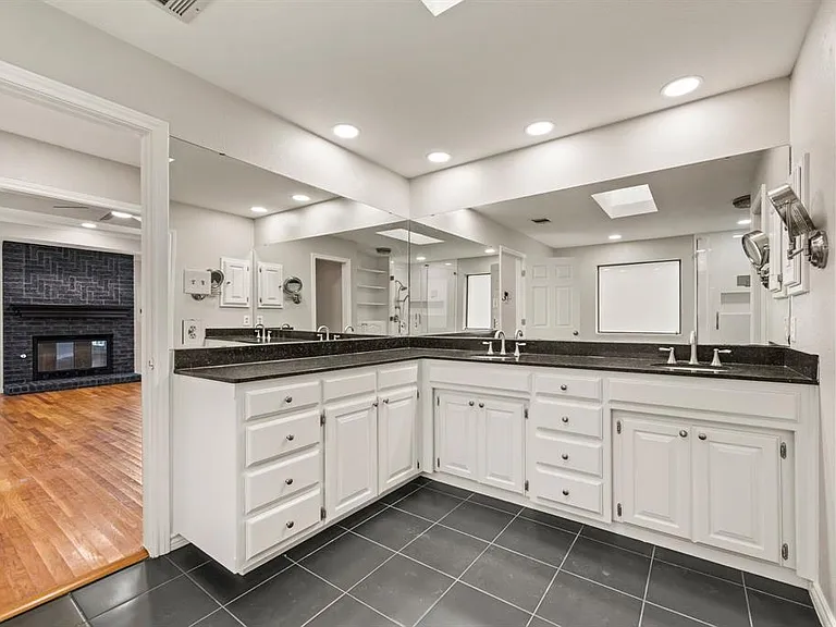 1000 Raven Bend Ct — Photo 25