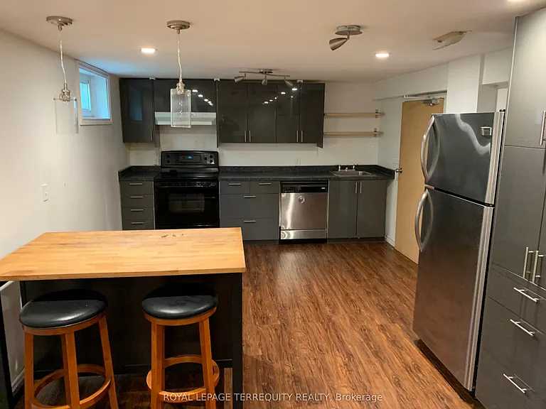 319 Hillcroft St #LOWER — Photo 3