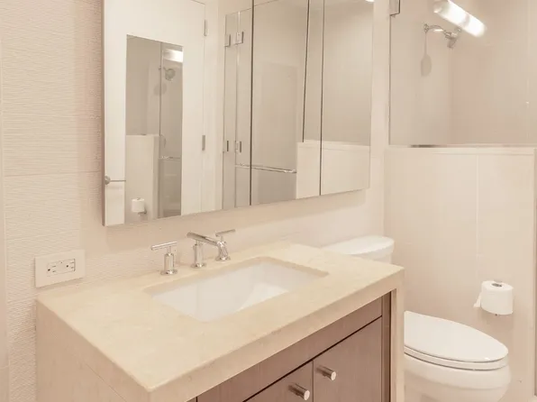 300 North End Avenue image 4 of 6