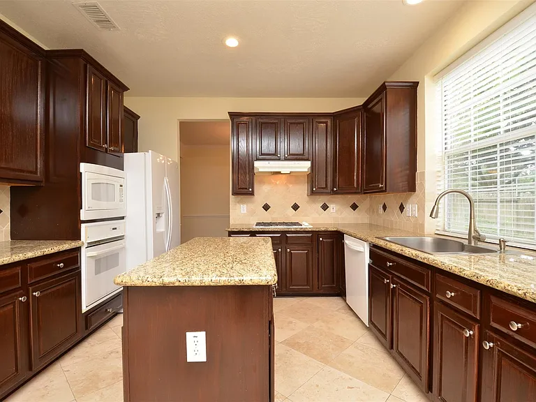 1218 Irish Mist Ct — Photo 16
