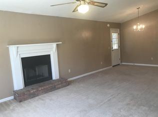 306 York Ln, Hinesville, GA 31313