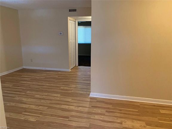 5th image of 3719 Turnpike Rd APT 103