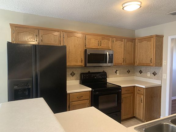 5th image of P023-1169 Cumberland Dr