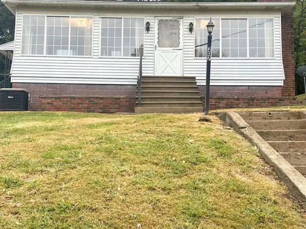 207 W Main St, Corning, OH 43730