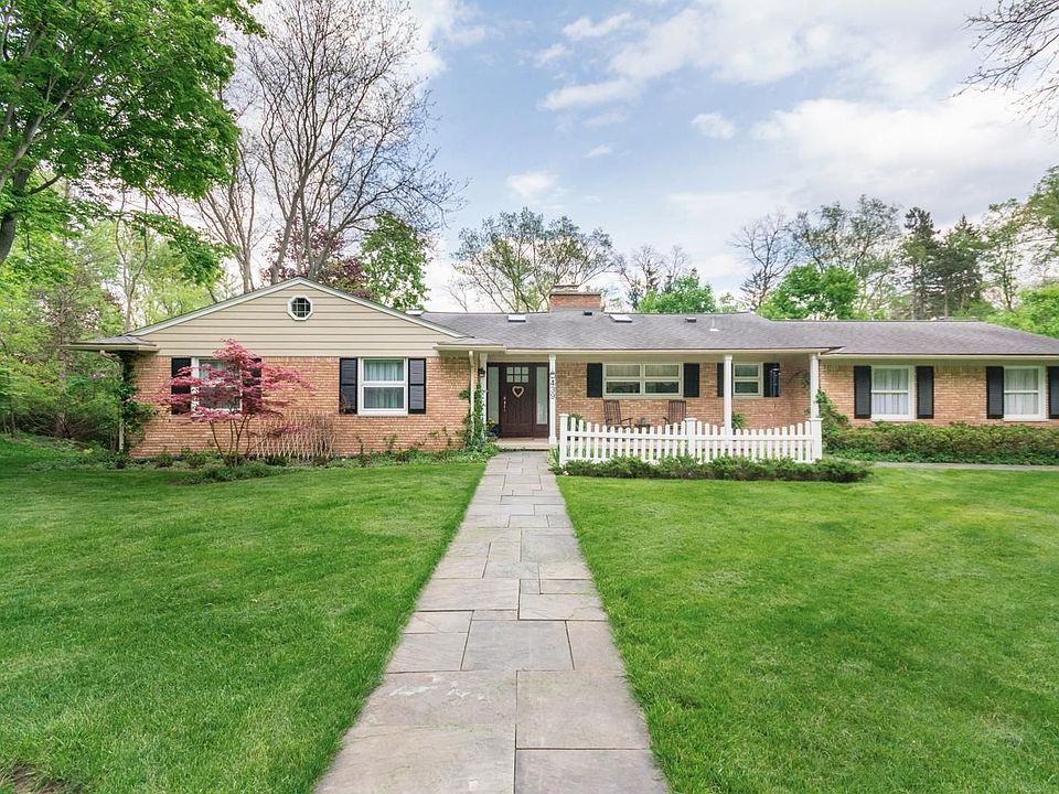 1st image of 439 Riverview Dr