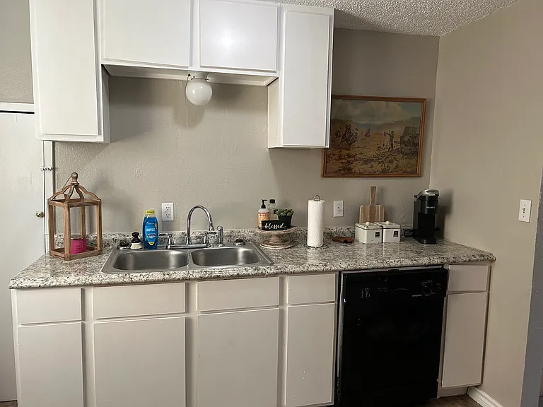 210 Avenue L — Photo 10