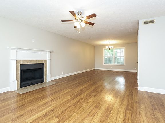 3rd image of 2057 Aberdeen Cir