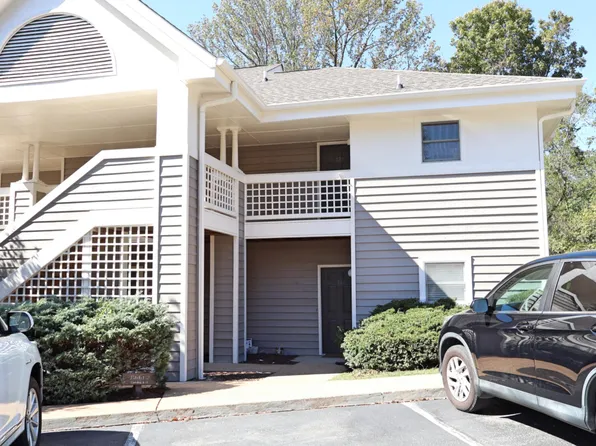 300 Durand Dr APT 11, Lookout Mountain, GA 30750