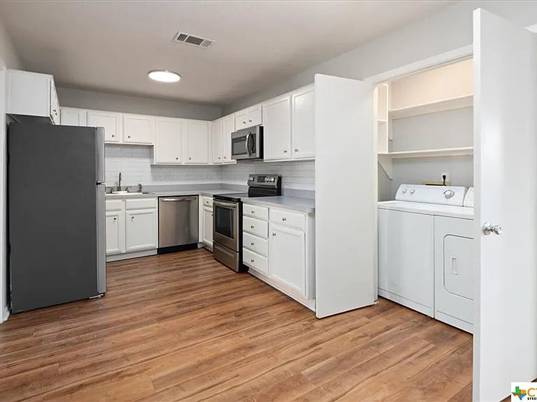 1202 Hillyer St — Photo 10