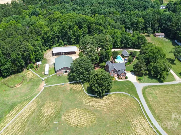 5610 Golden Pond Dr, Indian Trail, NC 28079
