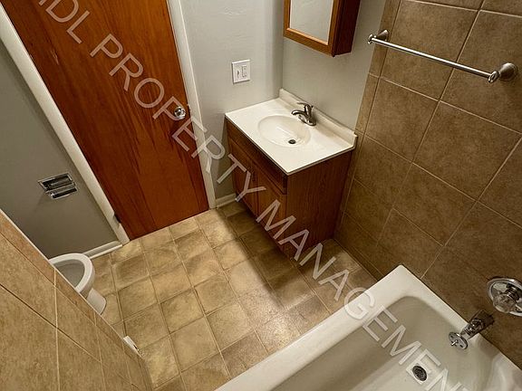 4th image of 4545 N Woodbridge Ave #4