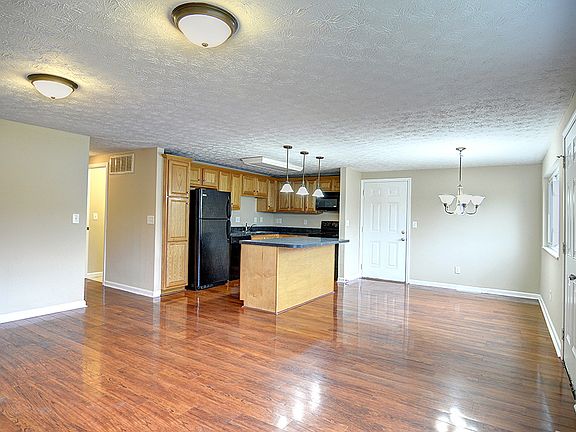 2nd image of 3853 Utica Dr