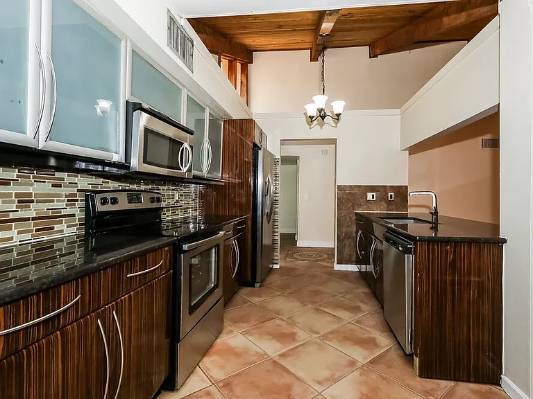 6398 Amberwoods Dr — Photo 6