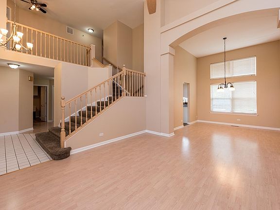 3rd image of 321 Gatewood Ln