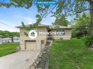 4952 Halsey St, Shawnee, KS 66216