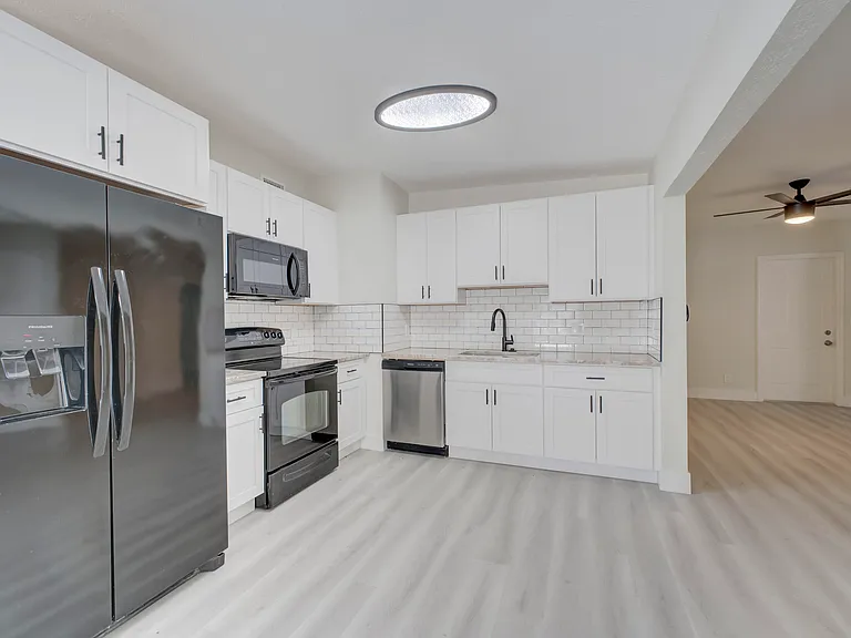 840 Bradley St — Photo 10