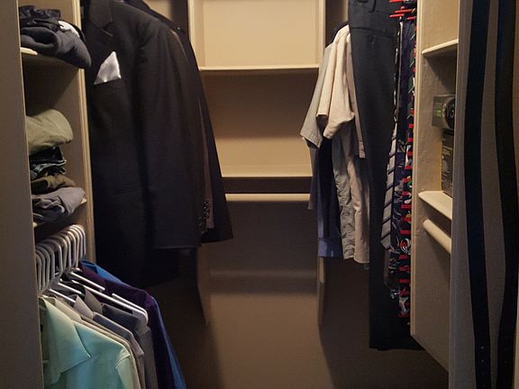 Walk in closet 