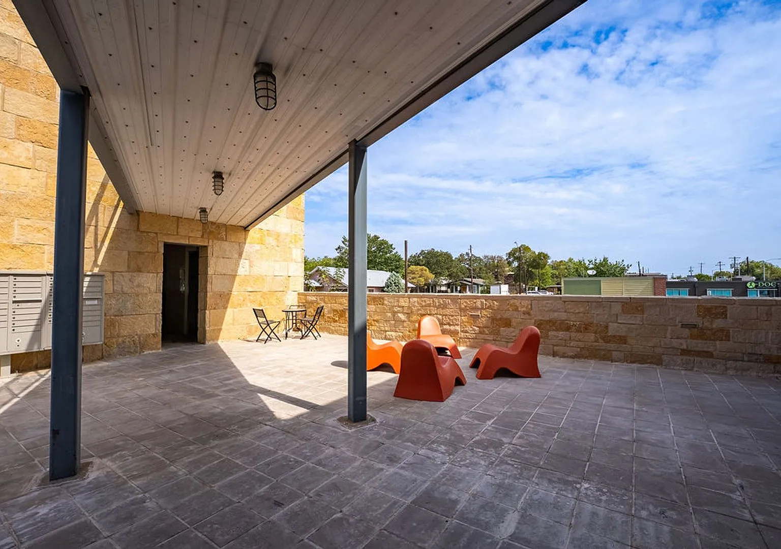 Modern 2 Bedroom, 2 Bathroom in West Campus — Photo 1