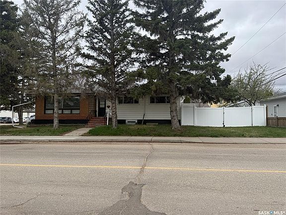 2nd image of 1018 11th AVENUE NW