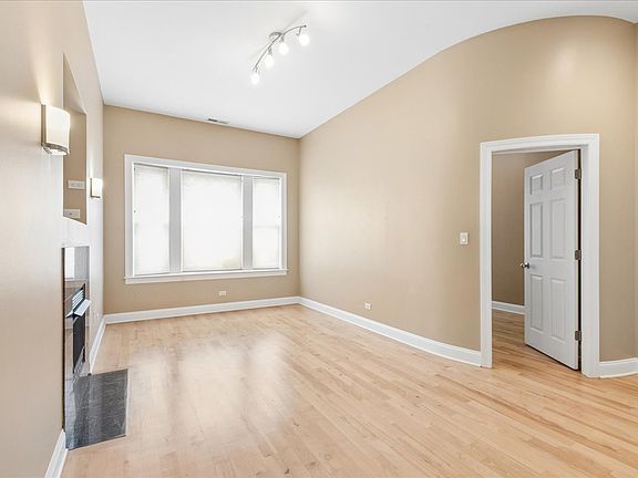 2nd image of 4220 S Champlain Ave APT 3S