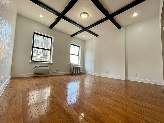 4th image of 319 W 13th St #5C1