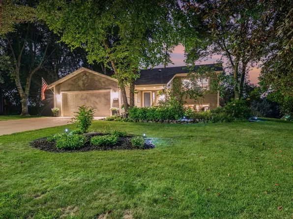 4215 Heritage Dr, Vadnais Heights, MN 55127