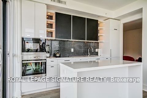 4th image of 32 Davenport Rd #1503