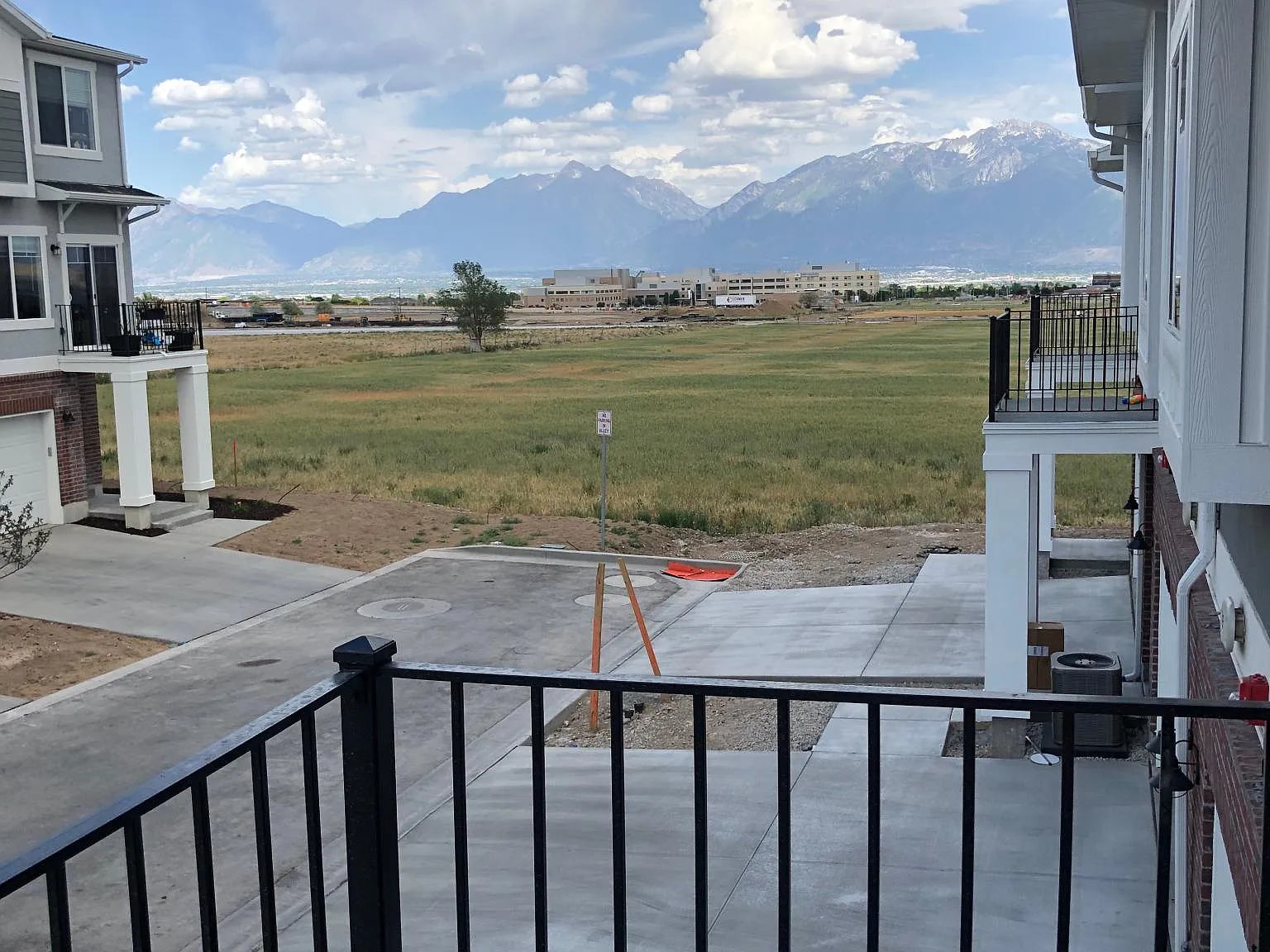 3 bed, 2.5 bath, 1453 sqft, $2,095 — Photo 2
