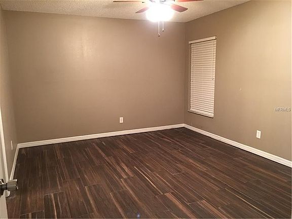 4th image of 643 W Oak Terrace Dr APT 1-B