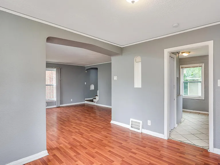 4374 Devonshire Rd — Photo 9