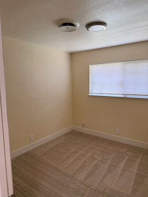 5 bed, 1742 sqft, $2,995 — Photo 2