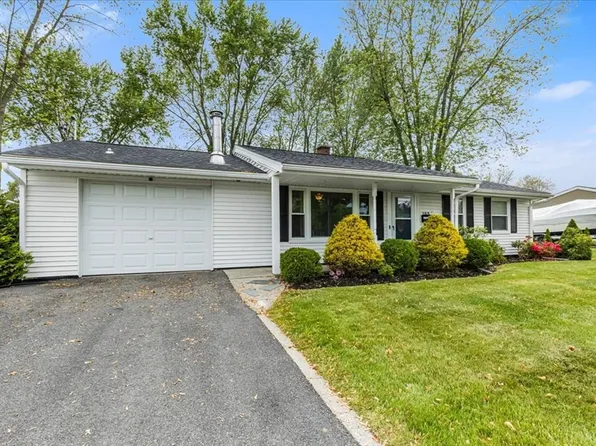 103 Nicholson Dr, Brockton, MA 02302
