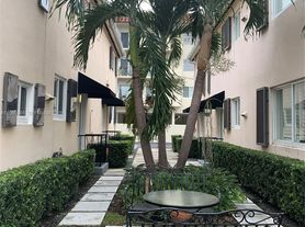 3182 S Le Jeune Rd, Miami, FL