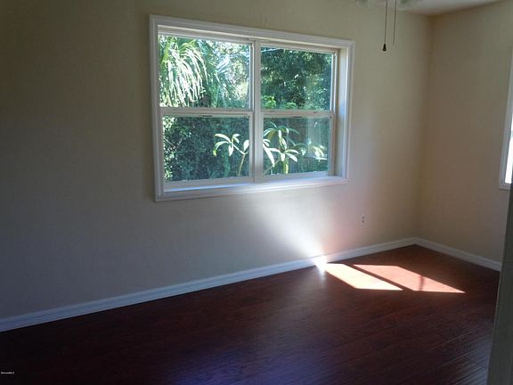 3rd image of 811 Espanola Way