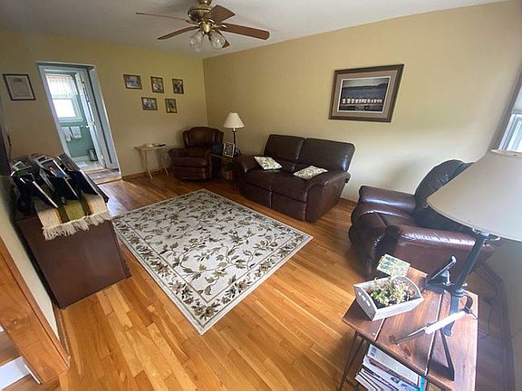 4th image of 91 Lilac Dr
